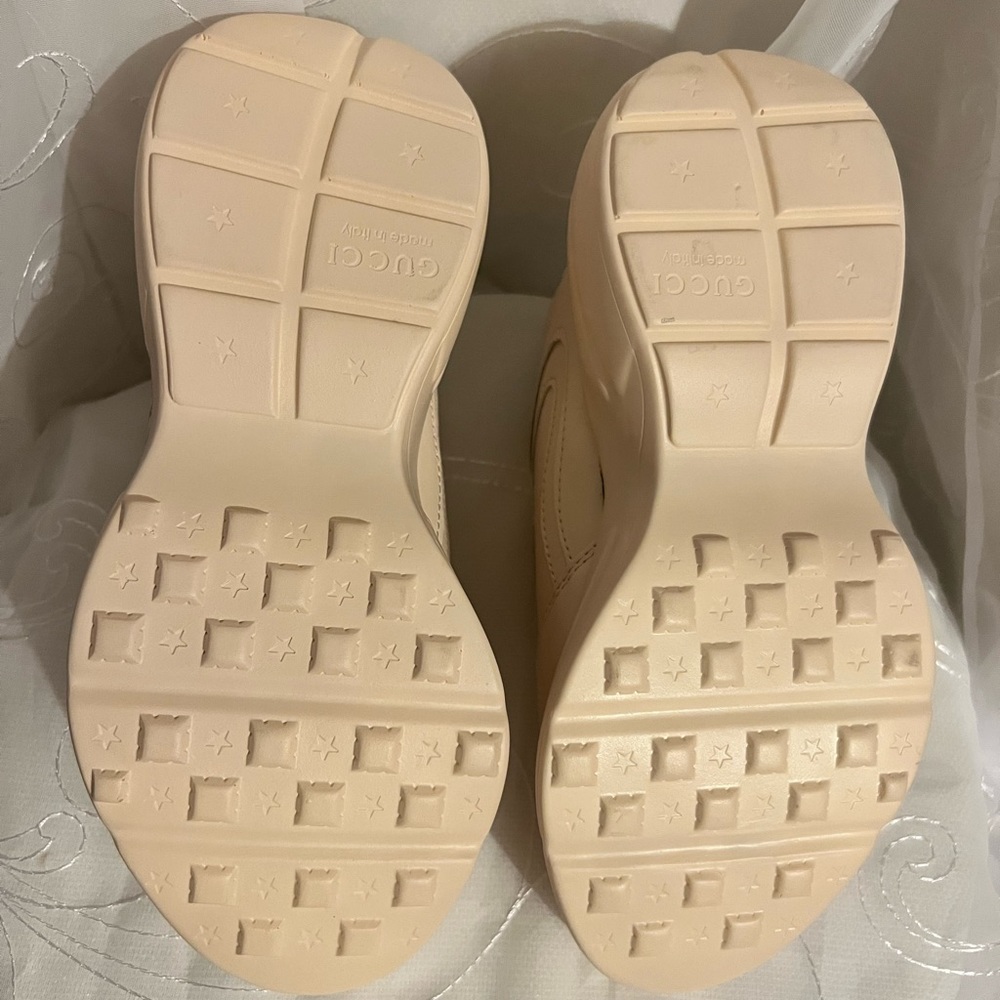 Gucci Women Rhyton Leather Sneakers-Ivorybone Size 6